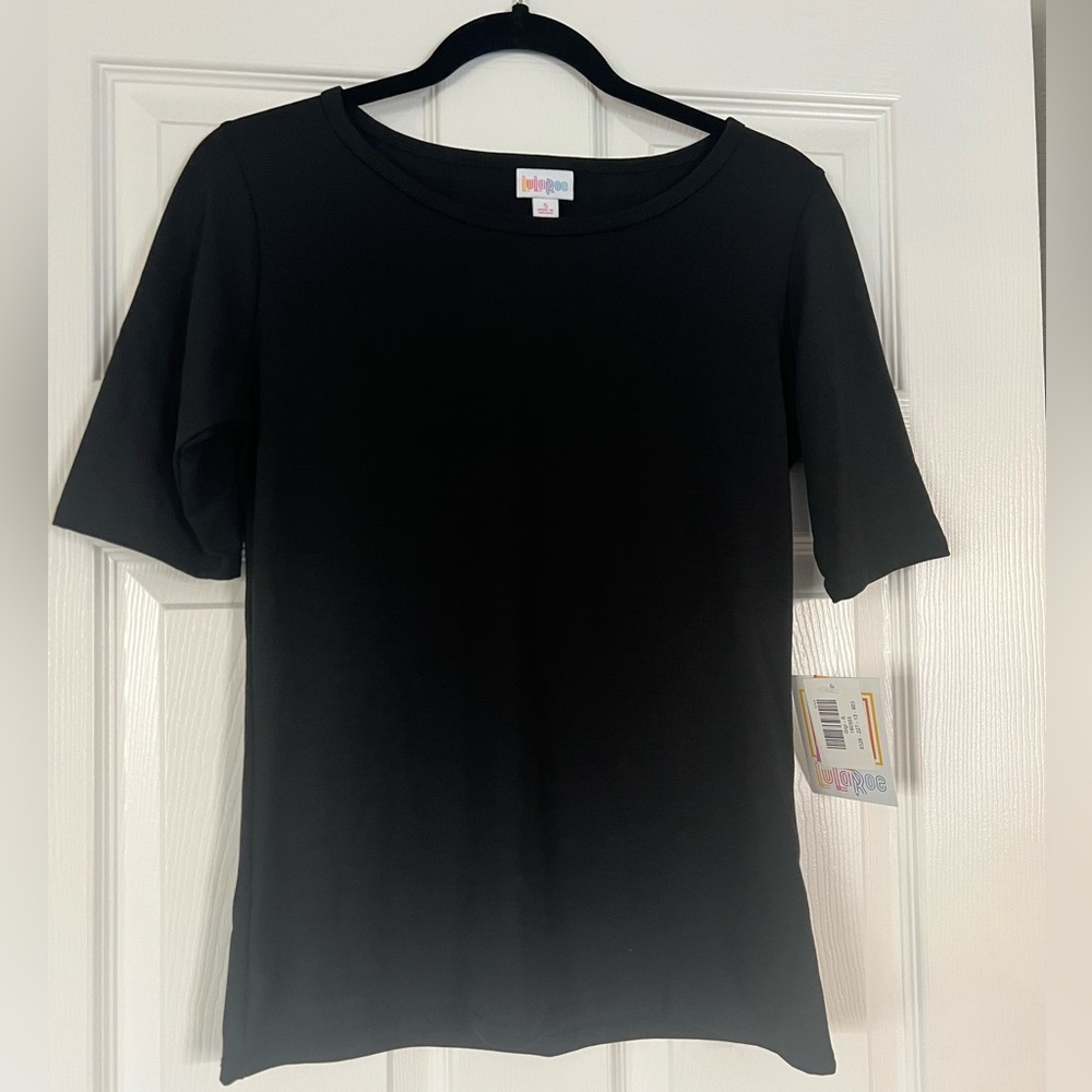 Black elbow length sleeve top
